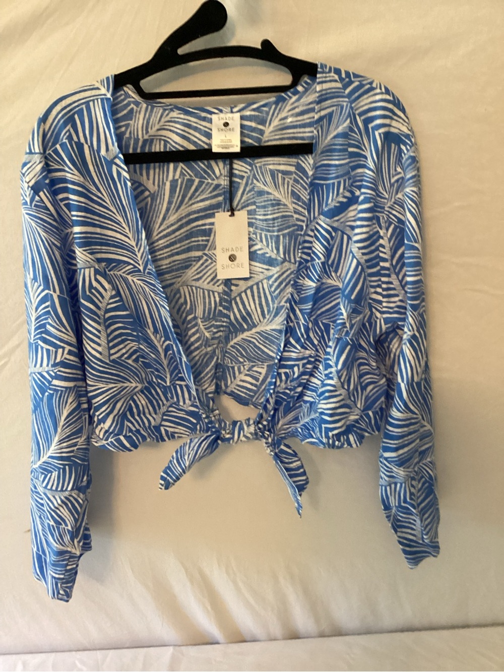 Shade & Shore Blue and White Leaf-Print Tie-Front Crop Top NWT